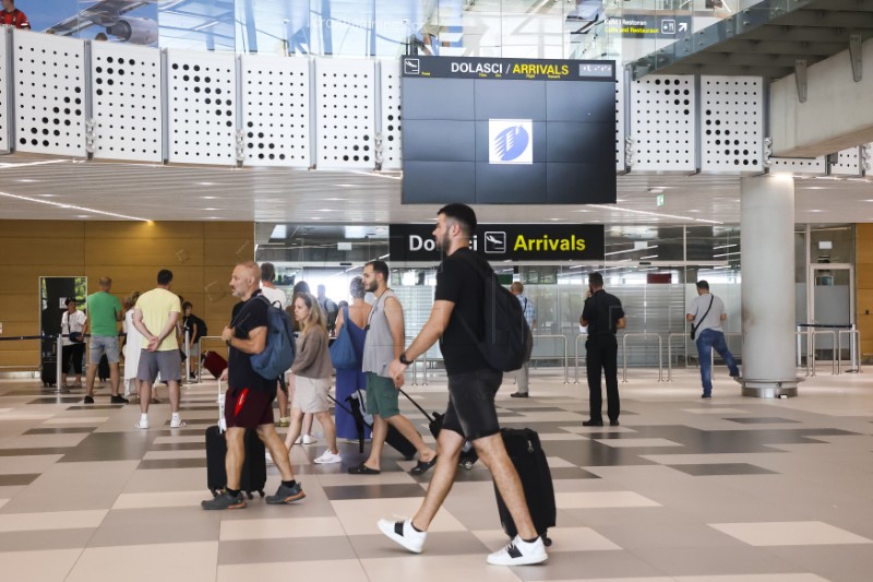 Split: od sinoć poteškoće u odlascima aviona i gužve