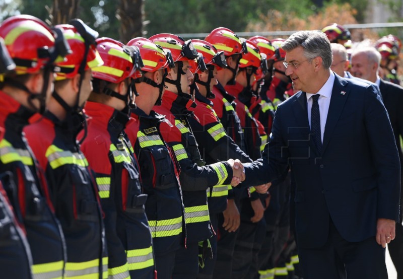  Plenković posjetio Operativno vatrogasno zapovjedništvo u Divuljama