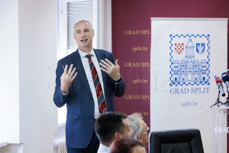 Gradonačelnik Ivica Puljak sa suradnicima održao konferenciju za novinare