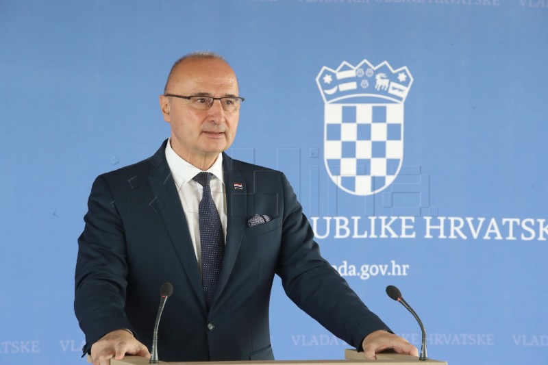 Ministar Gordan Grlić Radman dao izjavu za medije