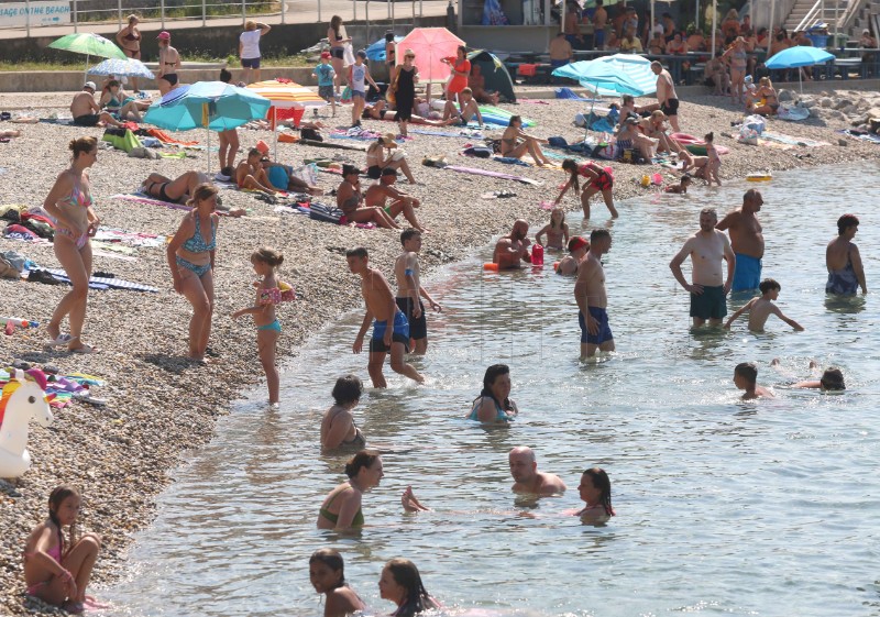 Rijeka: Kupači pohrlili na riječke plaže