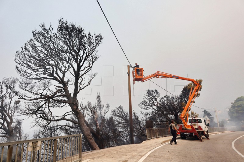 Popravlja se situacija na požarištu kod Tučepa