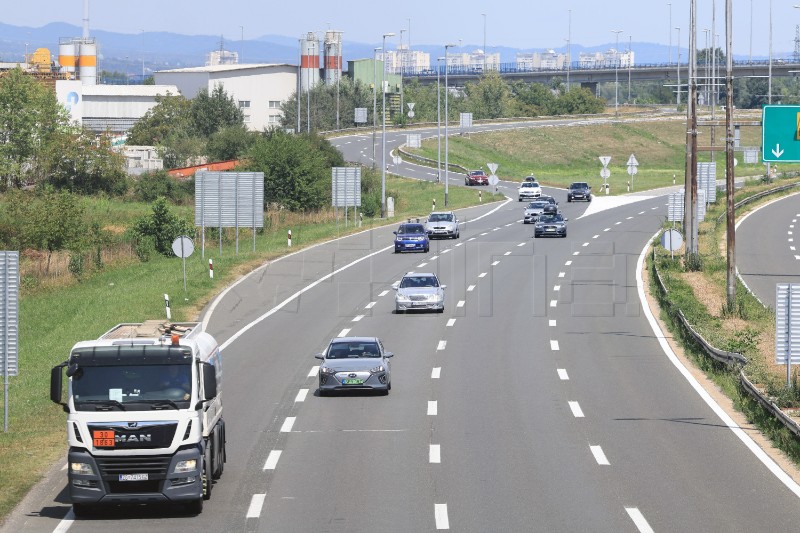 Gužva na cestama - Lučko