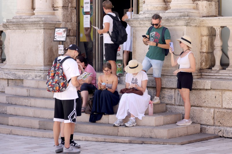 Zadar - Brojni turisti uživali na zadarskom Poluotoku