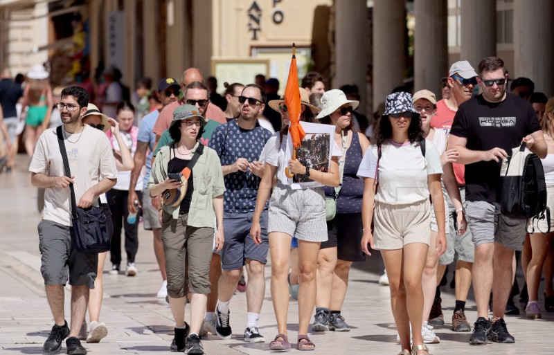 Zadar - Brojni turisti uživali na zadarskom Poluotoku