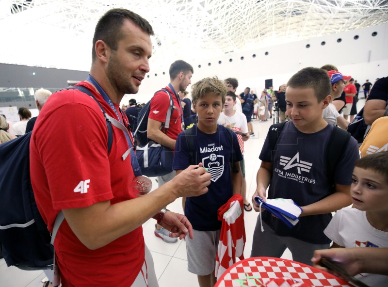 Doček hrvatskih olimpijaca u zagrebačkoj zračnoj luci