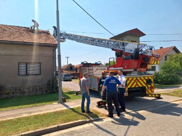 Olujno nevrijeme poharalo Općinu Hercegovac, oštećeno preko stotinu objekata