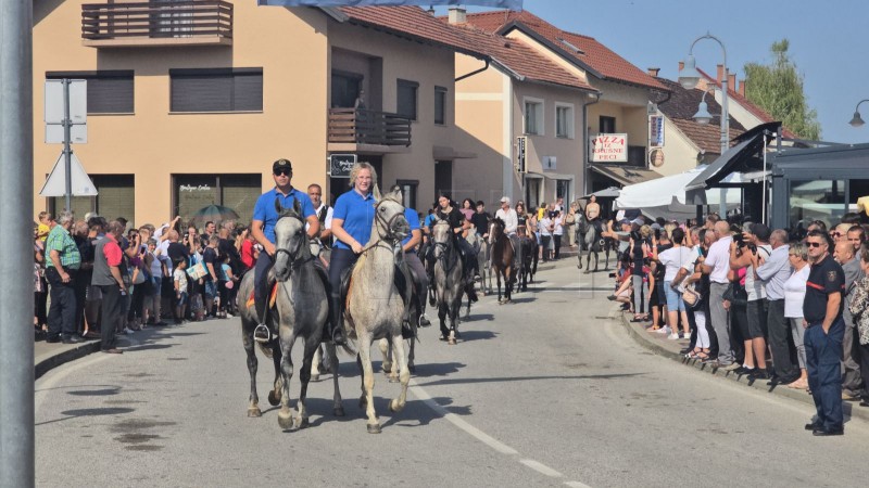 Održano 22. vozočašće konjskih zaprega i jahača u Mariju Bistricu