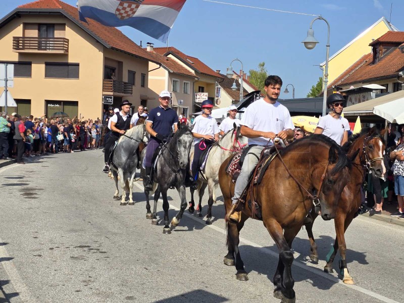 Održano 22. vozočašće konjskih zaprega i jahača u Mariju Bistricu