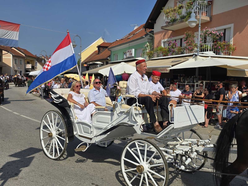 Održano 22. vozočašće konjskih zaprega i jahača u Mariju Bistricu