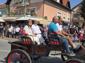 Održano 22. vozočašće konjskih zaprega i jahača u Mariju Bistricu