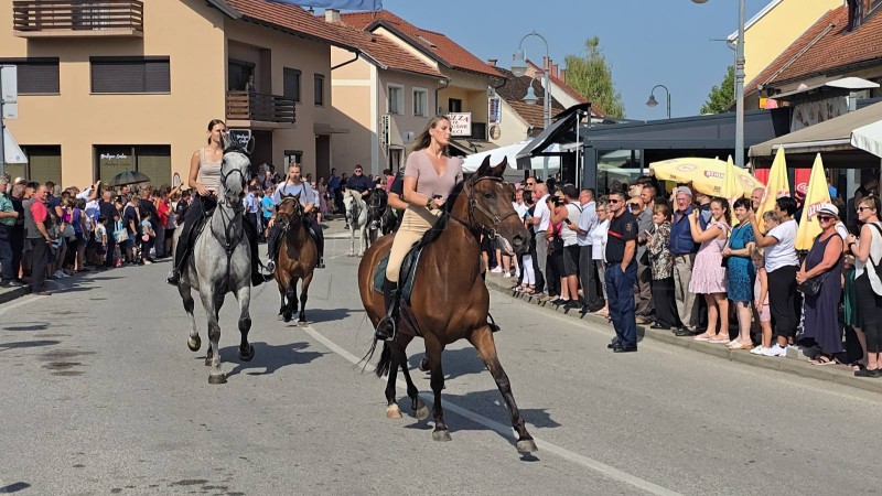 Održano 22. vozočašće konjskih zaprega i jahača u Mariju Bistricu