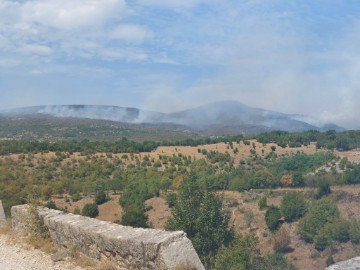 Vatrogasci se bore s požarima u Šibensko-kninskoj i Splitsko-dalmatinskoj županiji