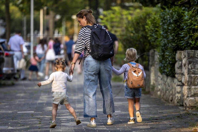 NETHERLANDS EDUCATION SCHOOLS