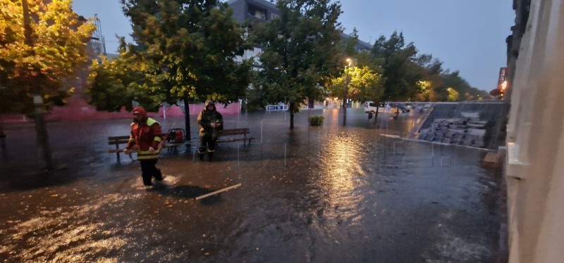 Nevrijeme i obilni pljuskovi poplavili Glinu i Kutinu