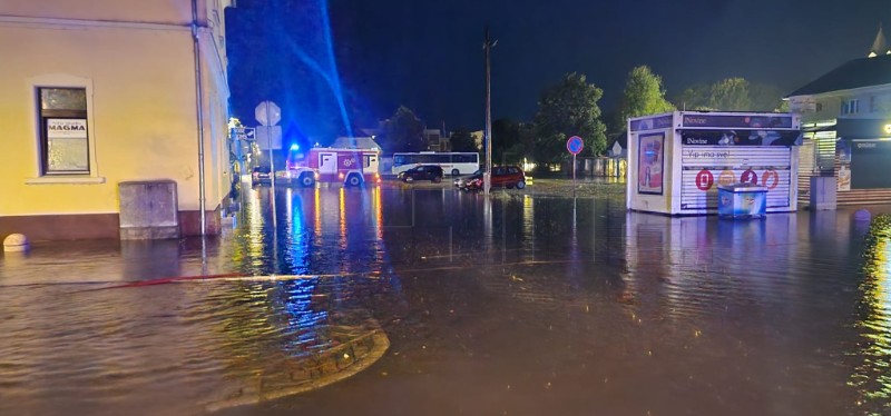 Nevrijeme i obilni pljuskovi poplavili Glinu i Kutinu