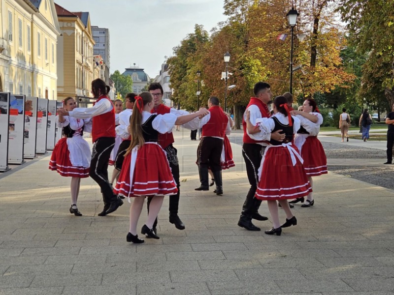  Izložba 'Dragi Česi, šaljemo pozdrav iz Hrvatske' 