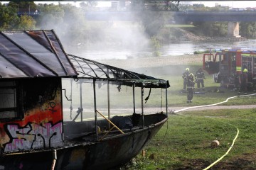 Požar uz savski nasip