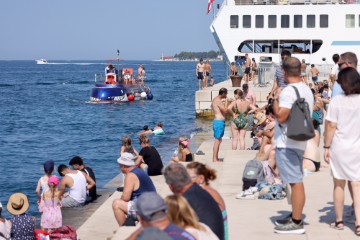 Zadar: Brojni turisti uživali na zadarskom Poluotoku