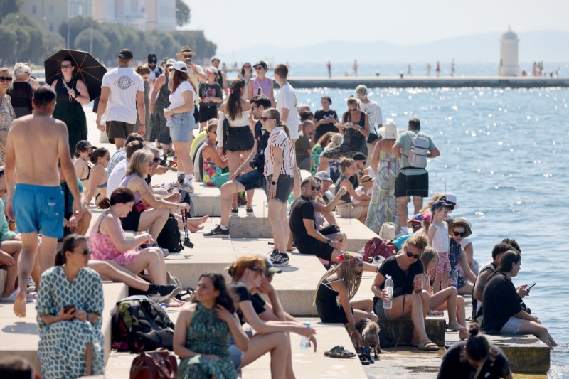 Zadar: Brojni turisti uživali na zadarskom Poluotoku