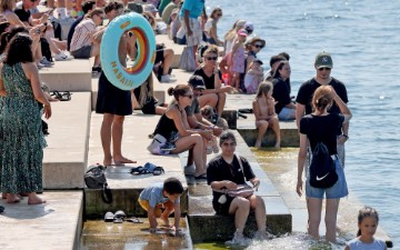 Zadar: Brojni turisti uživali na zadarskom Poluotoku