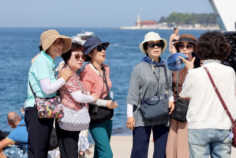 Zadar: Brojni turisti uživali na zadarskom Poluotoku