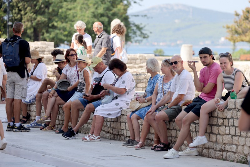 Zadar: Brojni turisti uživali na zadarskom Poluotoku