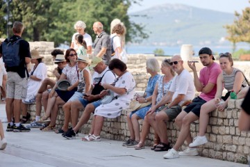 Zadar: Brojni turisti uživali na zadarskom Poluotoku