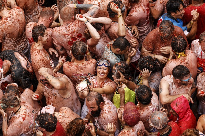 SPAIN TRADITIONS TOMATINA