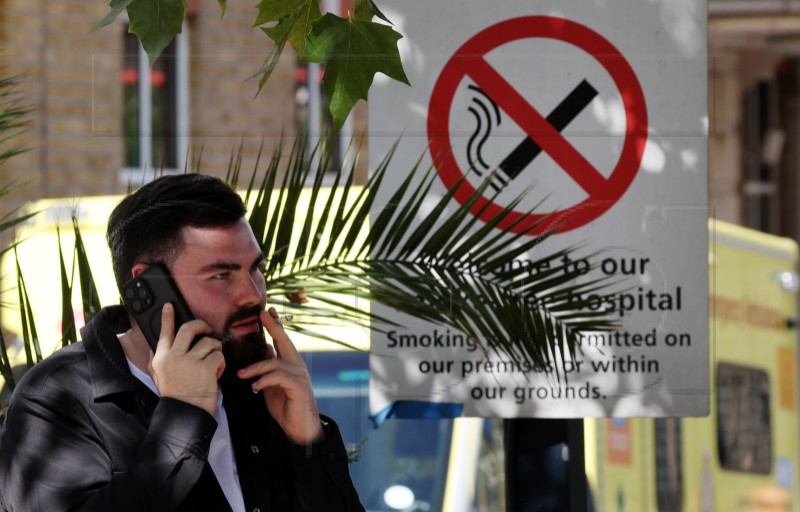 BRITAIN SMOKING OUTDOORS BAN