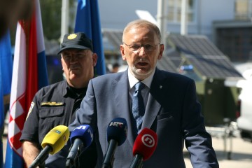 Izjava Božinovića na primopredaji termovizijskih kamera i vozila graničnoj policiji