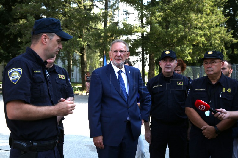 Primopredaja termovizijskih kamera s pripadajućim vozilima graničnoj policiji