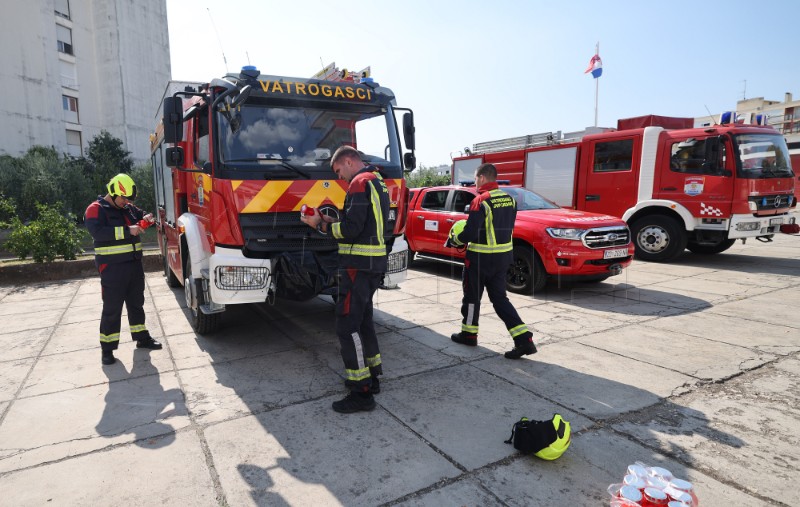 Zadar: Odana počast vatrogascima poginulim u kornatskoj tragediji