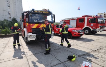 Zadar: Odana počast vatrogascima poginulim u kornatskoj tragediji