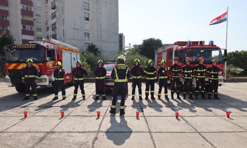 Zadar: Odana počast vatrogascima poginulim u kornatskoj tragediji