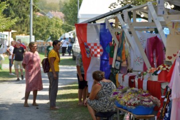 Otvoreni jubilarni 15. Dani šljiva i rakije u Siraču