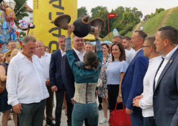 Predsjednik Milanović obišao varaždinski Špancirfest