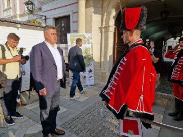 Predsjednik Milanović obišao varaždinski Špancirfest