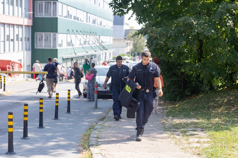 KBC Zagreb: Interventna policija na Rebru