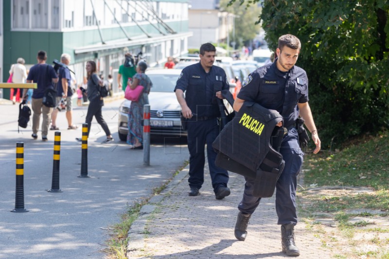 KBC Zagreb: Interventna policija na Rebru