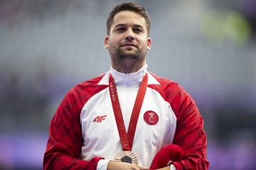 POI: Dodjela medalja u bacanju kugle kategorija F46