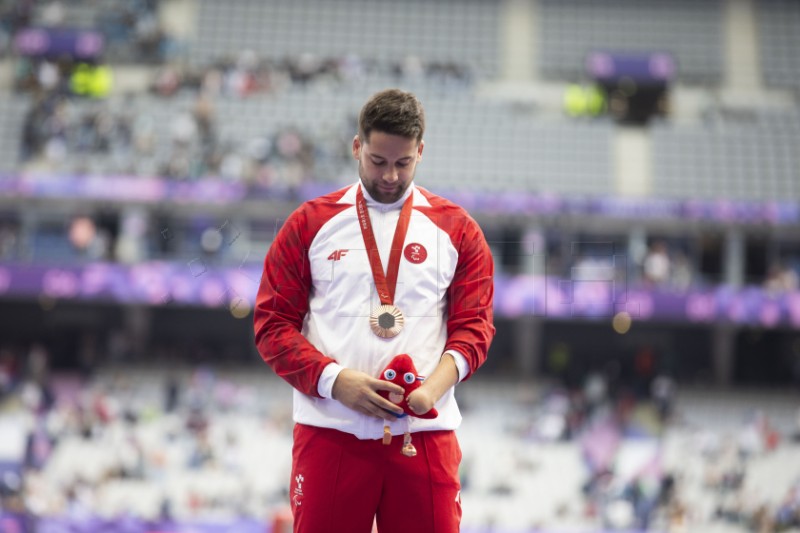 POI: Dodjela medalja u bacanju kugle kategorija F46