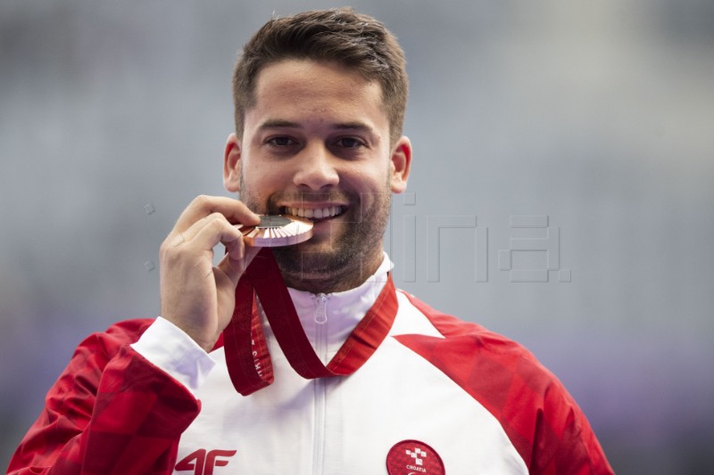 POI: Dodjela medalja u bacanju kugle kategorija F46