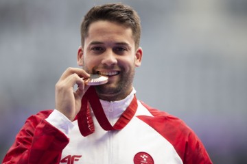 POI: Dodjela medalja u bacanju kugle kategorija F46