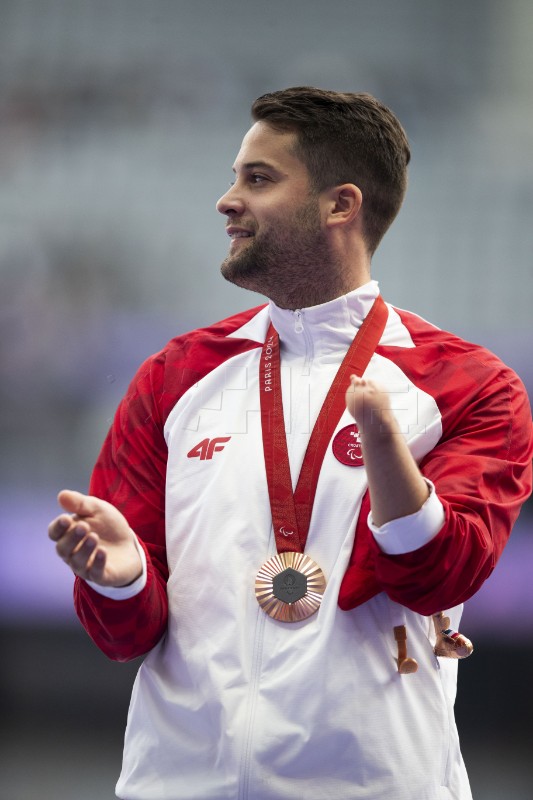 POI: Dodjela medalja u bacanju kugle kategorija F46