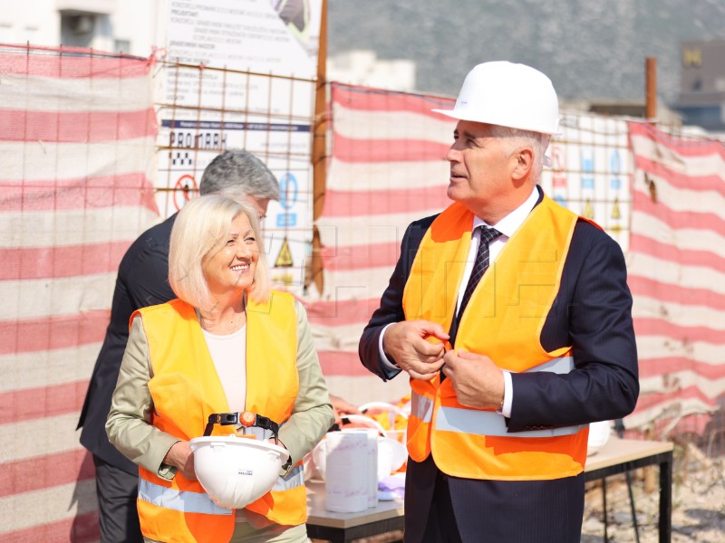 Plenković obišao gradilište Hrvatskog narodnog kazališta u Mostaru