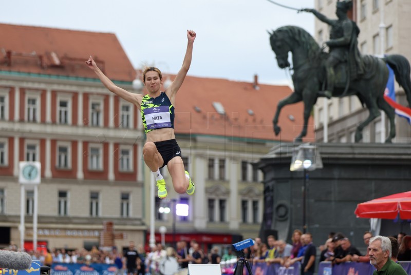 Zagreb City Challenge - skok u dalj na Trgu bana Jelačića