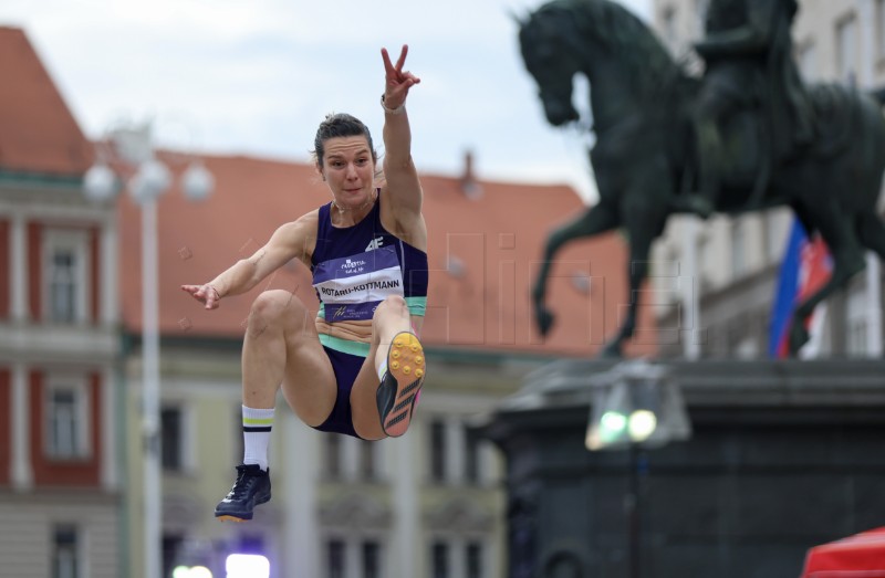 Zagreb City Challenge - skok u dalj na Trgu bana Jelačića