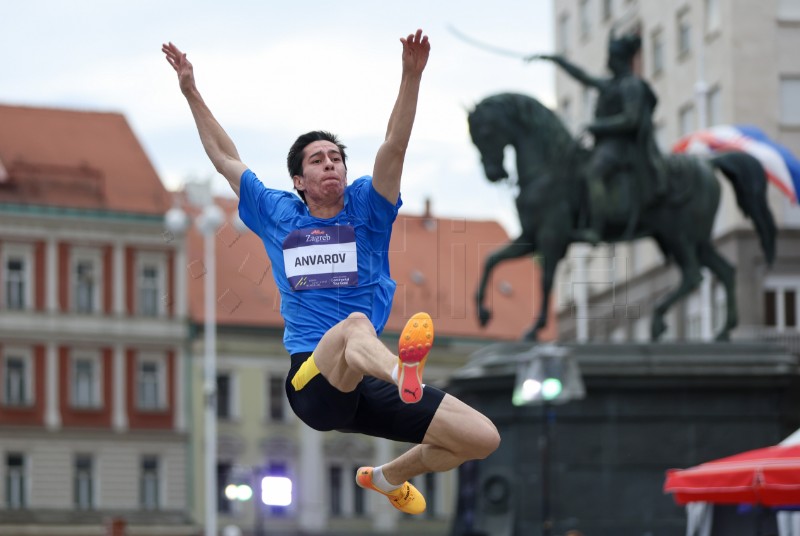 Zagreb City Challenge - skok u dalj na Trgu bana Jelačića