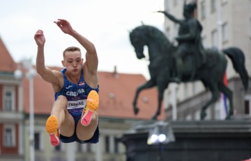 Zagreb City Challenge - skok u dalj na Trgu bana Jelačića